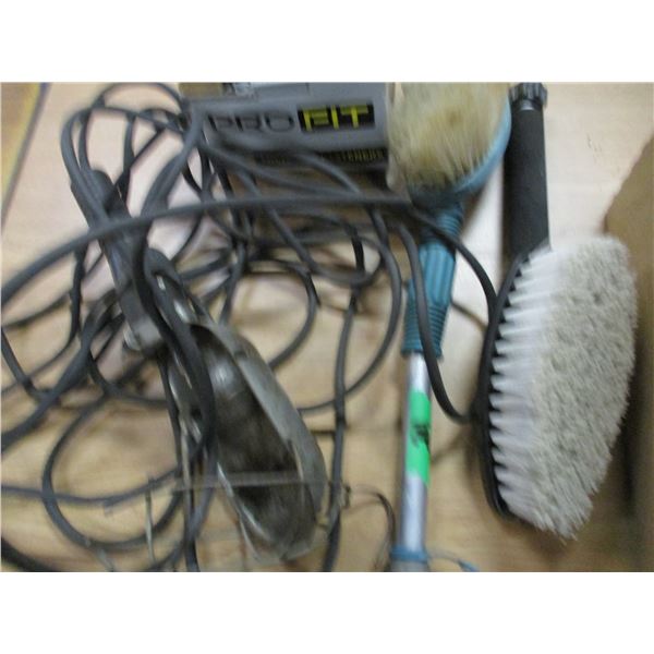 BOX C/W TROUBLE LIGHT, WASH BRUSHES, ETC