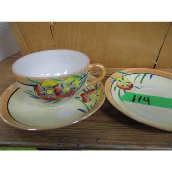 COLLECTABLE:  BASKET C/W CUPS & SAUCERS