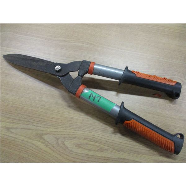 SET OF SHEARS