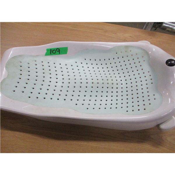 ESTATE:  BABY BATH SEAT INSERT