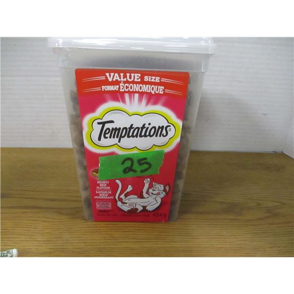 NEW:  TEMPTATIONS HEARTY BEEF CAT TREATS (454G) - TUB