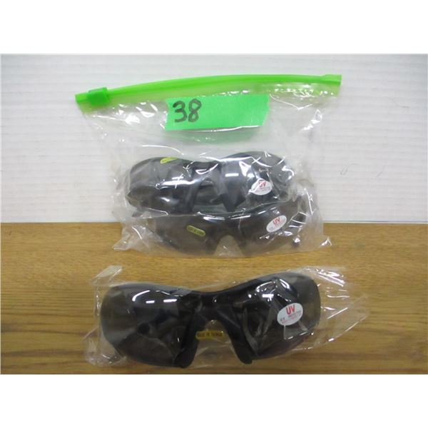 NEW:  BAG C/W 3 PAIR SUNGLASSES