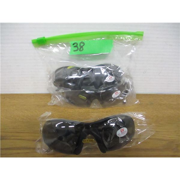 NEW:  BAG C/W 3 PAIR SUNGLASSES