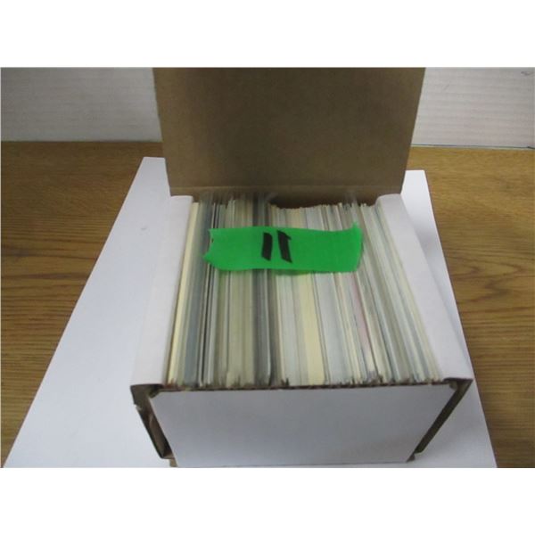 COLLECTABLE:  BOX C/W NHL COLLECTOR CARDS