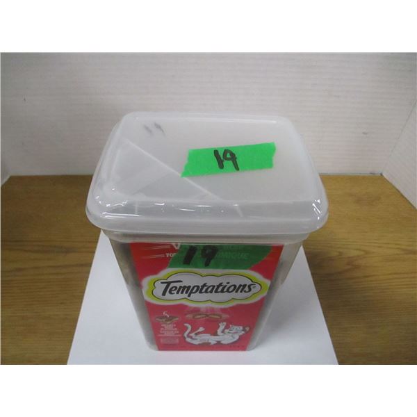 NEW:  TEMPTATIONS CAT TREATS (454G) - TUB