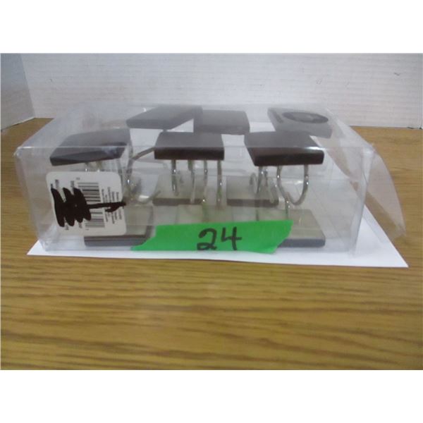 SET OF SHOWER CURTAIN HOOKS