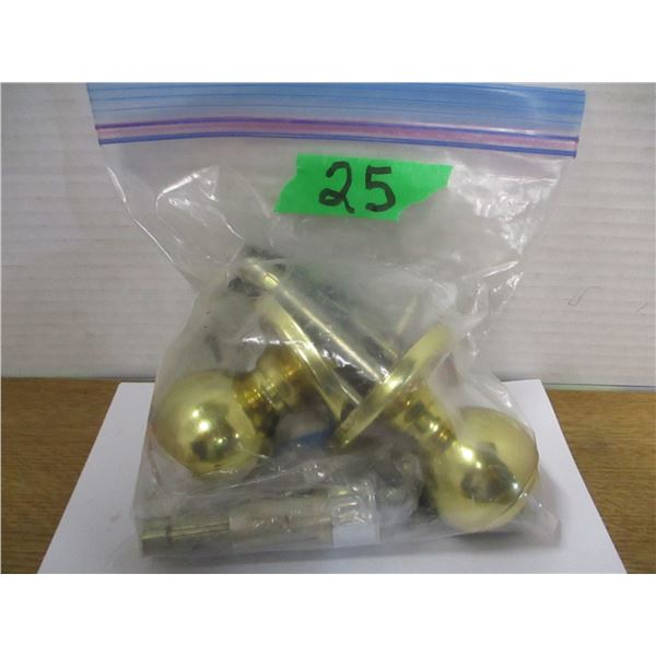 DOOR HANDLE ASSEMBLY (KEYS INCLUDED)