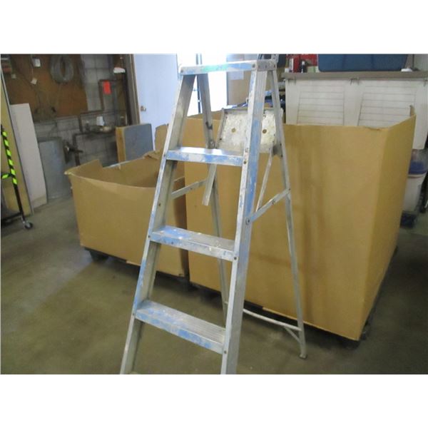 5' ALUMINUM LADDER
