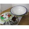 Image 2 : VINTAGE:  ENAMEL POT 