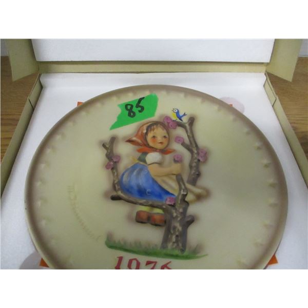 COLLECTABLE:  1976 ANNUAL PLATE (MJ HUMMEL)
