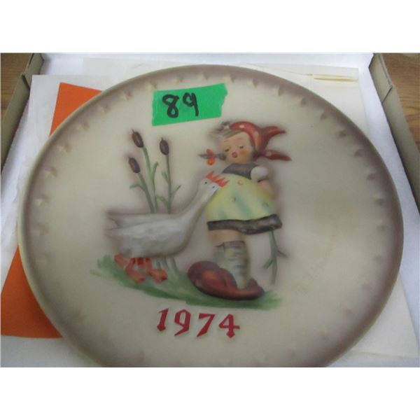 COLLECTABLE:  1974 ANNUAL PLATE (MJ HUMMEL)