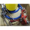 Image 2 : MANUAL GRINDER, HOLE PUNCH, HAND AIR PUMP