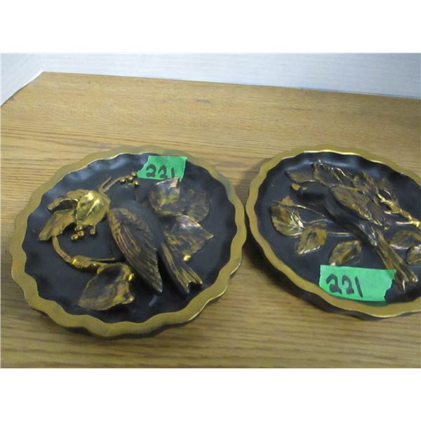 2 BIRD PLAQUES
