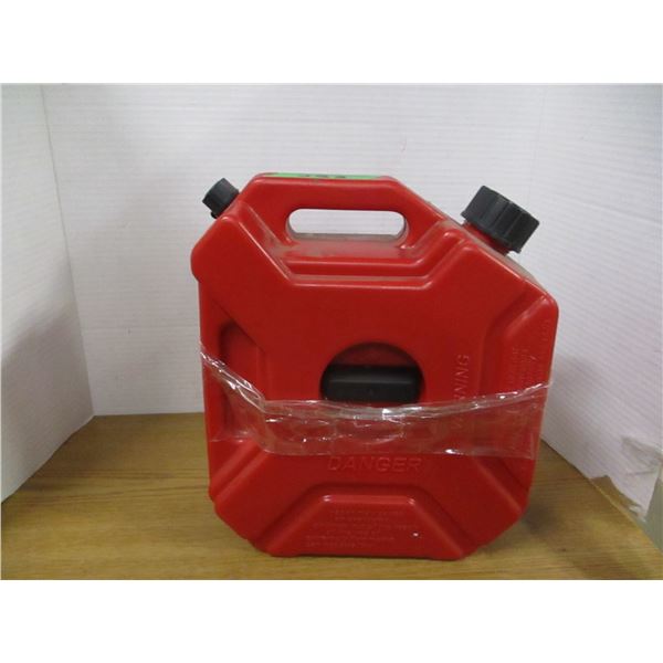 FREIGHT DAMAGE (AS IS):  1.3 GALLON GAS CAN