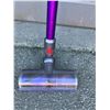 Image 4 : Dyson V8 Stick Vacuum