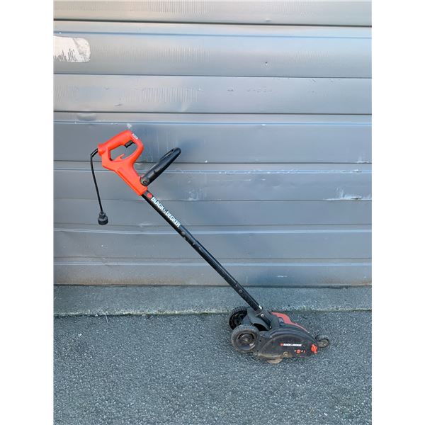 Black & Decker 2-in-1 Landscape Edger & Trencher