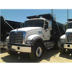 2008 MACK GU713 TRI-AXLE DUMP