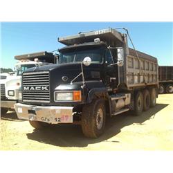 2000 MACK CL700 TRI-AXLE DUMP