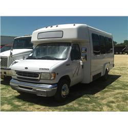 2002 FORD E450 S/A BUS