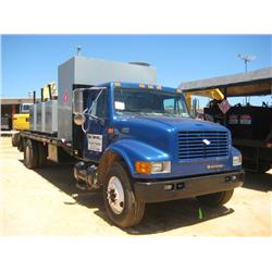 2001 INTERNATIONAL 4900 SINGLE AXLE FUEL & LUBE TRUCK