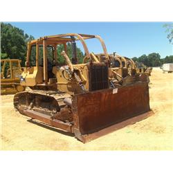 KOMATSU D63E-1 CRAWLER TRACTOR