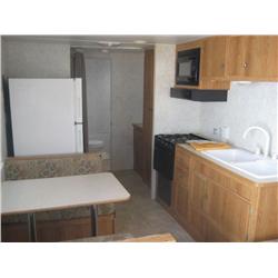 2006 GULF STREAM CAVALIER 8'X32' CAMPER TRAILER