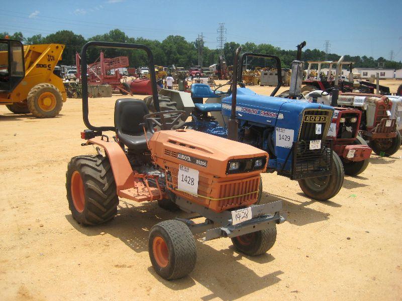 KUBOTA B6200 FARM TRACTOR