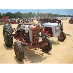 FORD 801 FARM TRACTOR