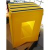 Image 2 : MARCHE EN PLASTIQUE 32"x22"x30" 500LBS CAP.