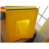 Image 2 : MARCHE EN PLASTIQUE 32"x22"x30" 500LBS CAP.