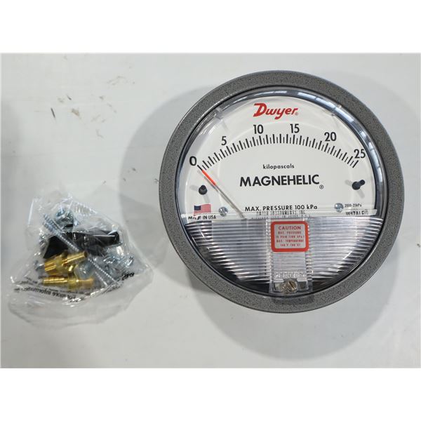 JAUGE DE PRESSION DIFFÉRENTIELLE DWYER MAGNEHELIC