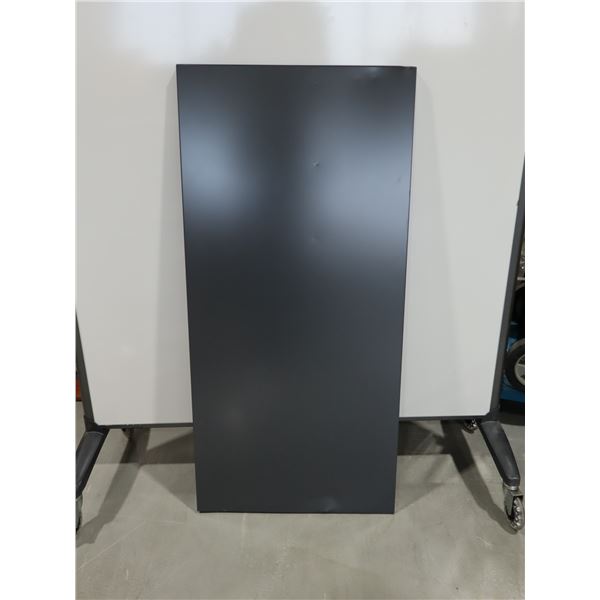 LOT DE 3 TABLETTES EN MÉTAL ASST