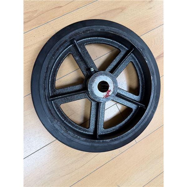ROUE 12 X 2.5 PO EN CAOUTCHOUC MOULÉ AVEC MOYEU À ROULEMENT 1 PO