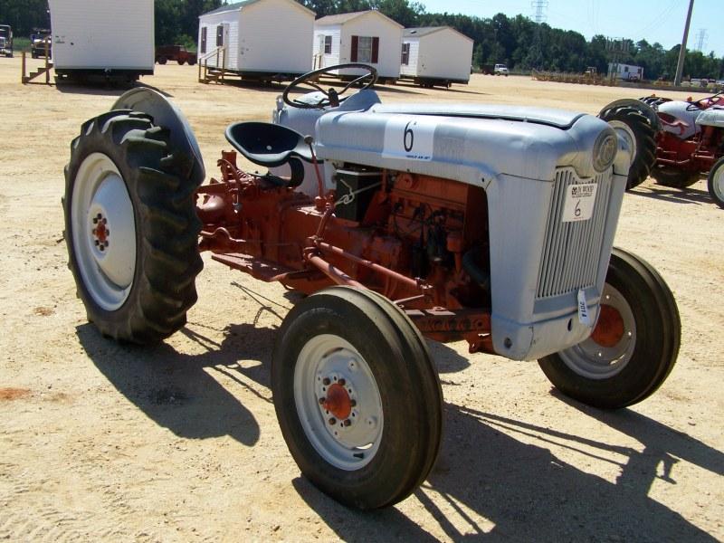 FORD JUBILEE FARM TRACTOR, J.M. Wood Auction Company, Inc.