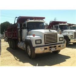 1993 MACK RD688S T/A DUMP,