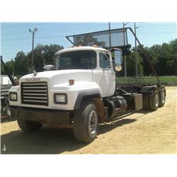 1998 MACK RD690S T/A ROLLOFF,