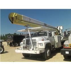 1993 FORD F800 S/A BOOM TRUCK, 