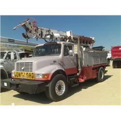 1998 INTERNATIONAL 4900 S/A DIGGER DERRICK,