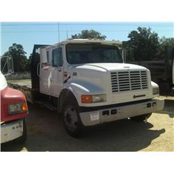 1995 INTERNATIONAL 4700 S/A FLATBED TRUCK, 