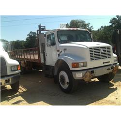 1999 INTERNATIONAL 4900 T/A 22' FLATBED,