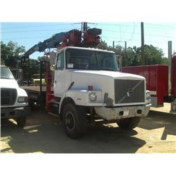 1996 VOLVO T/A FLATBED,