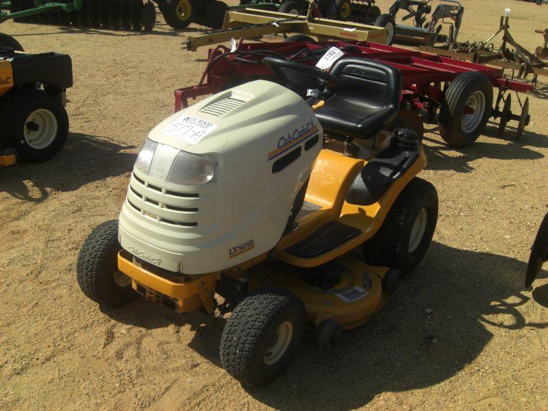 CUB CADET LT1018 RIDING MOWER,