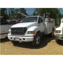 2000 FORD F750 S/A SERVICE TRUCK,