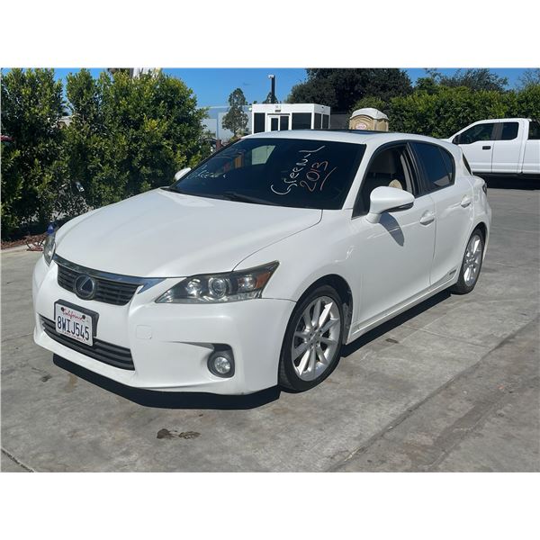 LEXS CT200H 2013 T-DONATION