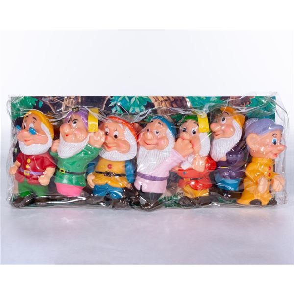 A"Snow White and the Seven Dwarfs" Play Set.