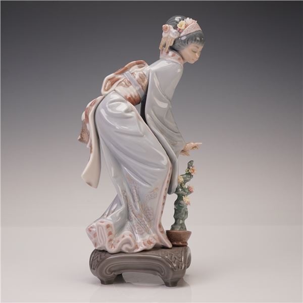 Lladro Porcelain Figurine, Mayumi 01001449