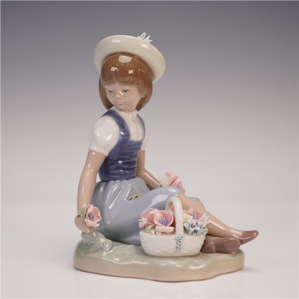 Lladro Porcelain Figurine, Picking Flowers 01001287