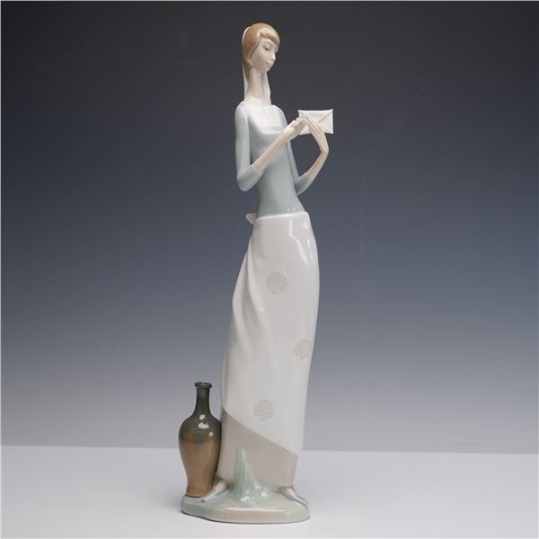 Lladro Porcelain Sculpture, Girl with Letter, 1001040