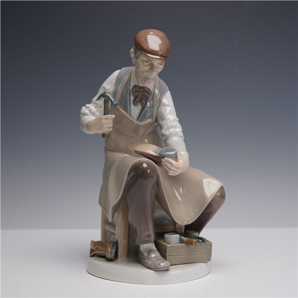 Lladro Porcelain Figurine, Cobbler 01004853