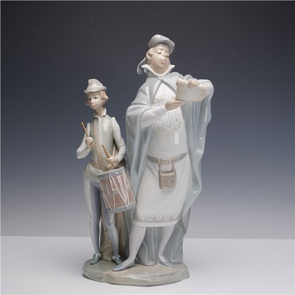 Lladro Porcelain Figurine, Pregonero 01001086